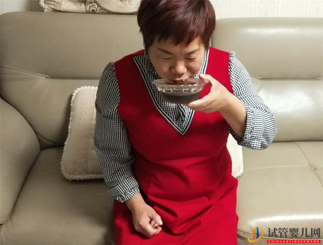 50歲高齡做試管嬰兒執意要3胎，并說“北京有4套房”，你咋看？(圖2)