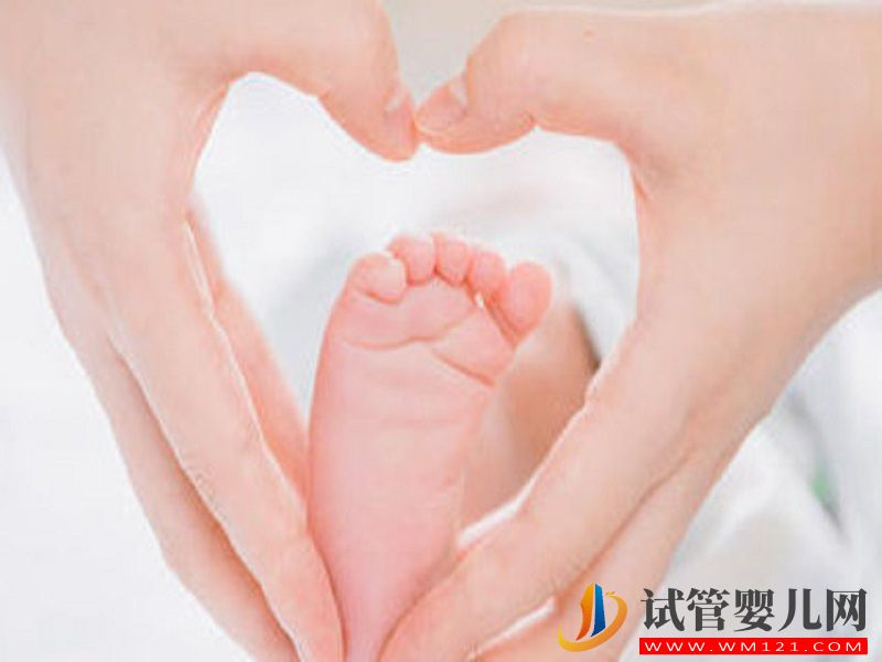 十五年前,我們聚在一起討論的話題是——做拉拉25歲之后有出路嗎?是不是要找個男人結(jié)婚?今天,我們在一起聊拉拉家庭如何生孩子,怎么更好的經(jīng)營家庭。你們看,這樣的變化還是能說明,我們的選擇在增多,對于當(dāng)今的社會來講,即使是拉拉也可以通過一些合法途徑獲得孩子,但是在生育孩子之后還需要面臨一系列的實(shí)際問題,因此幫助大家選取了12個具有熱度的話題,趕緊get起來吧。 1、在國外懷孕,回國后怎么轉(zhuǎn)入國內(nèi)醫(yī)院(圖1) 做拉拉25歲之后有出路嗎?拉拉也可以通過一些合法途徑獲得孩子(圖1)