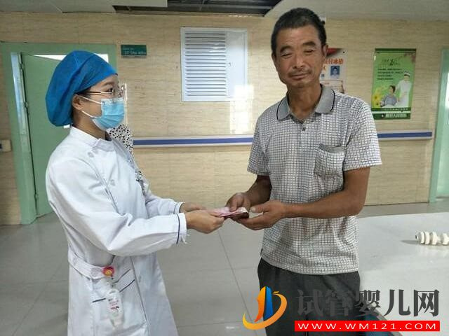 姐妹們做試管前需要給主治醫生塞紅包送禮嗎？(圖1)