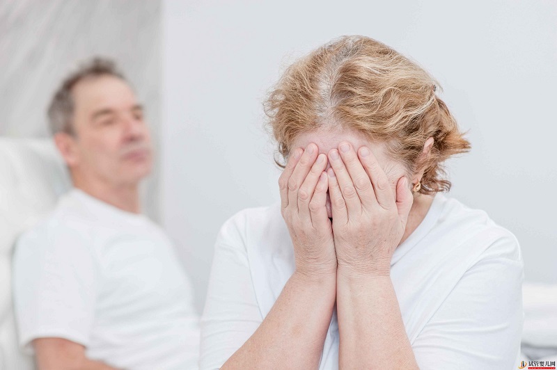 絕經(jīng)越早，衰老越快？醫(yī)生：不要慌，在這一年齡范圍內(nèi)絕經(jīng)都正常(圖1)