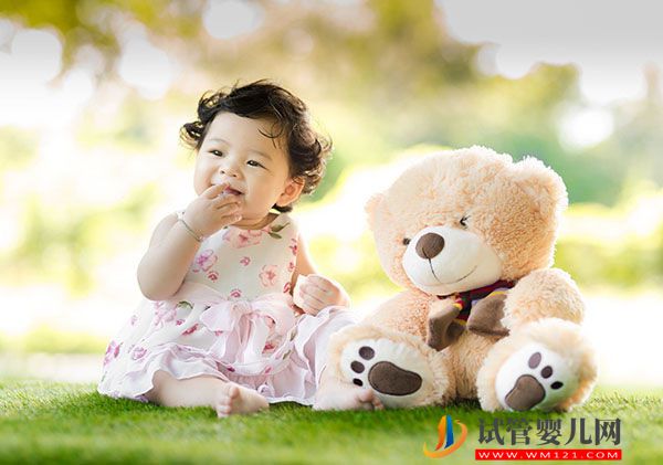 寶寶睡覺不老實不單單怕熱，還因為這幾個因素(圖1)